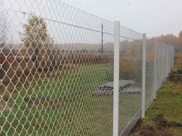 Изоюражение: Забор из сетки рабица